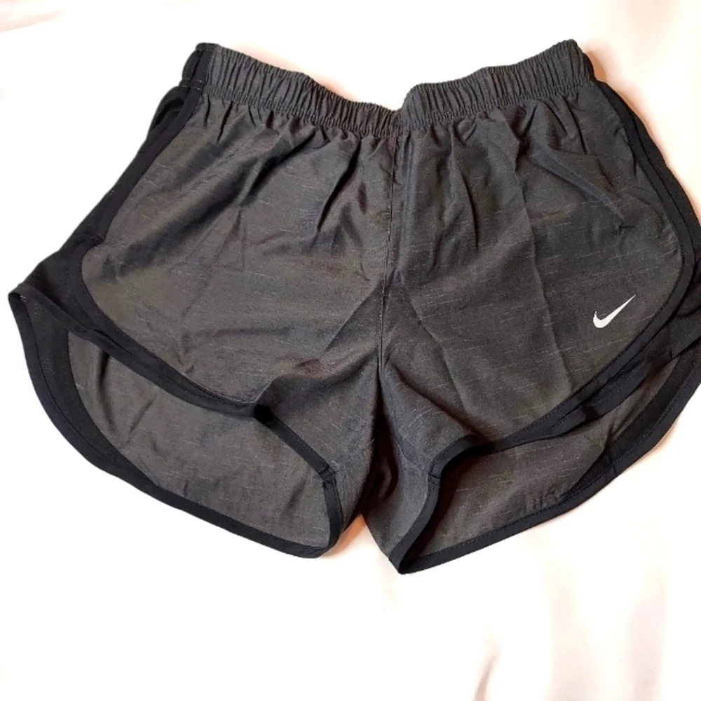 NIKE women's running short